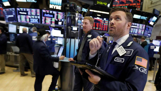 Pánico en mercados, con derrumbe en Japón y Europa en rojo: caída de bonos argentinos