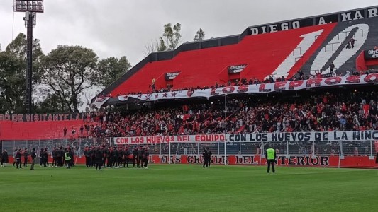 Fervor rojinegro en el Coloso: Newell's vive el banderazo antes del clásico