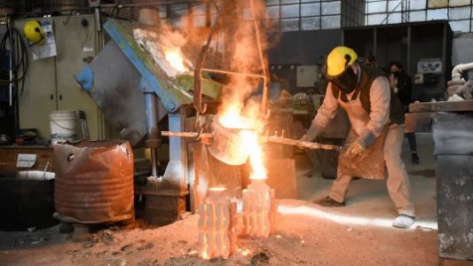 Cayó la industria 20% en junio, según el INDEC