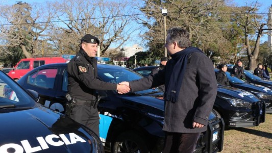 Provincia entregó 11 patrulleros en el departamento General López
