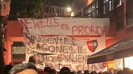 Renunció una vocal de Newell's tras las protestas del martes