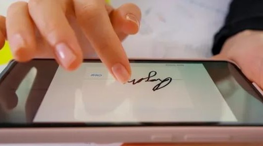 Amplían la firma digital: se podrán formalizar contratos y trámites en forma remota