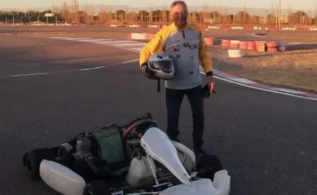 El piloto de 76 años que volverá a subirse a un kart a 30 años de su retiro