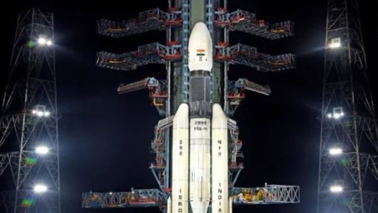 Hallaron indicios de un antiguo océano de magma en el polo sur de la Luna