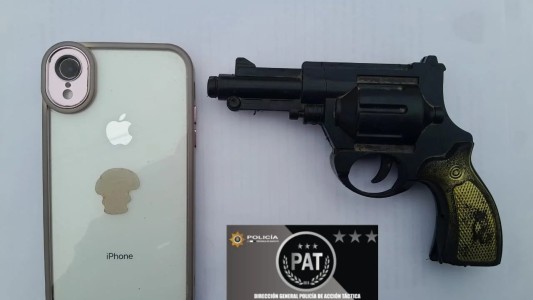 Detuvieron a dos motochorros con un arma de juguete