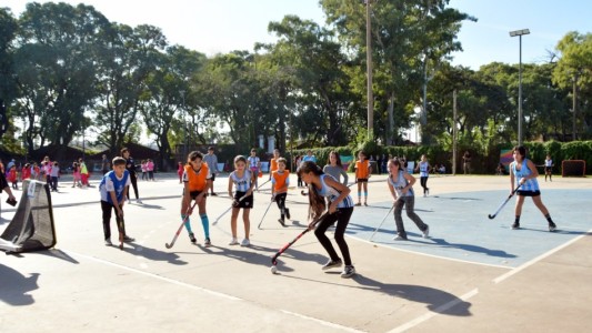 Variada agenda deportiva con jornada de las infancias y encuentro de formación de natación del CReAR