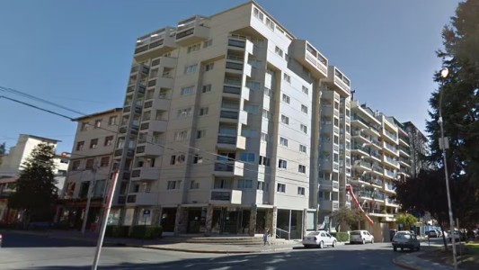 Conmoción en Bariloche: un joven rosarino cayó de un sexto piso y está grave