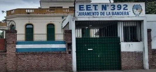 Dieron de alta a la joven apuñalada en una escuela