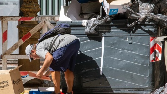 La pobreza en Argentina aumentó al 55,5% y la indigencia al 17,5%, según la UCA