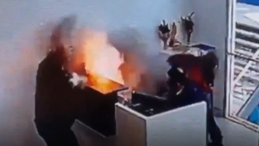 Así fue el momento de la explosión del paquete que le enviaron al presidente de la Sociedad Rural