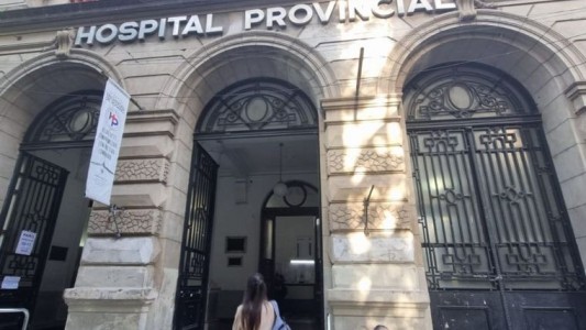 Un hombre está en estado crítico luego que lo golpearan con un bate de béisbol: hay dos detenidos