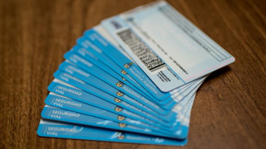 Por falta de insumos, prorrogaron los vencimientos de las licencias de conducir