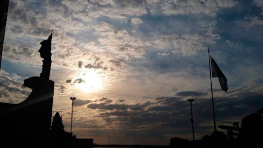 Tiempo en Rosario: jueves con el cielo algo nublado pero con temperatura agradable por la tarde