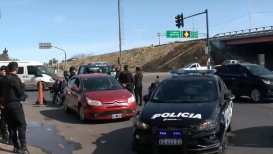 Detuvieron a una pareja luego de un intento de robo con un arma a un chofer de Uber