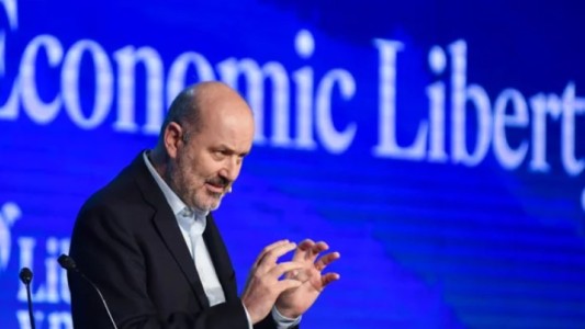 Sturzenegger contra los pilotos: "Paran porque no les dieron los asientos en business”