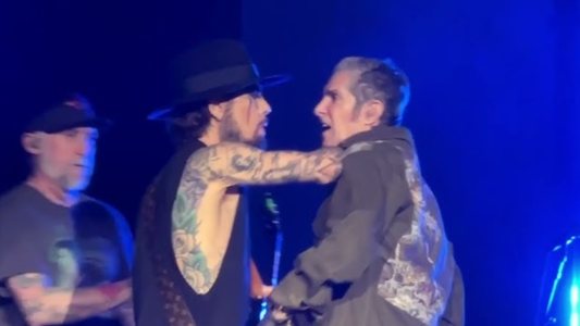 Tras la pelea entre el cantante y el guitarrista en el escenario, Jane’s Addiction canceló su gira