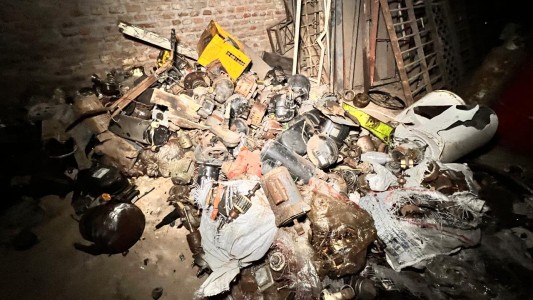 Secuestraron mil kilos de plomo, cobre y bronce junto a luminarias y medidores de gas en una chatarrería