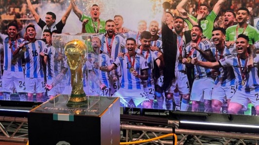 Miles de rosarinos fueron a ver la Copa del Mundo a la Fluvial