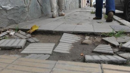 Comienzan las reparaciones de 261 veredas deterioradas en el microcentro de la ciudad