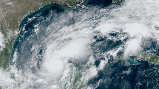 Con vientos de casi 300 km/h, el huracán Milton se acerca a las costas de México y Florida