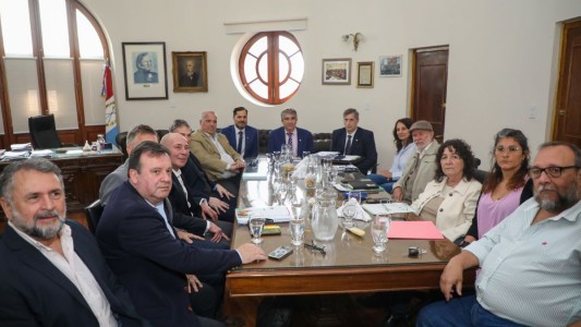 Paritarias en Santa Fe: el Gobierno ofreció un aumento del 12% para los empleados públicos