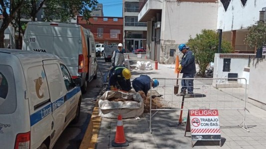 Escape de gas en el macrocentro: evacuaron un edificio y cortaron la calle