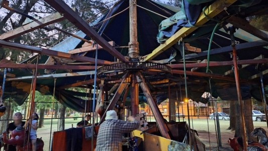 Vecinos del Saladillo iniciaron la colecta solidaria “salvemos la calesita” para rescatar el patrimonio de la infancia