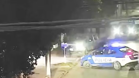 Cargó nafta, escapó sin pagar y chocó contra una casa