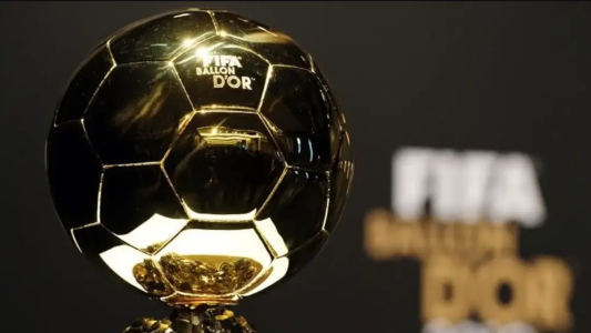 Se entrega el Balón de Oro, con Lautaro Martínez como uno de los principales candidatos