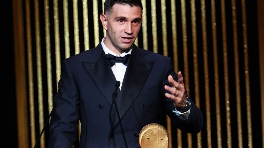 Balón de Oro: Dibu Martínez se quedó con el Trofeo Yashin por segundo año consecutivo