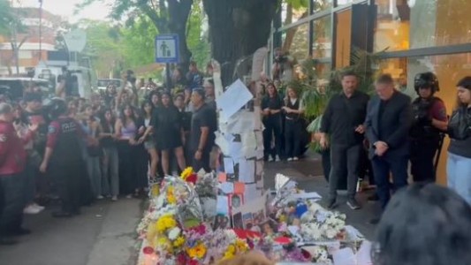 El padre de Liam Payne se despidió del memorial de su hijo