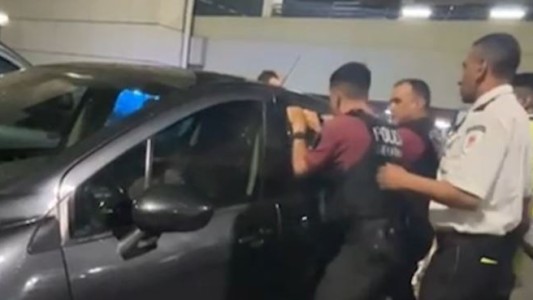 Video: Rescatan a una nena de 4 años encerrada en un auto estacionado en un shopping