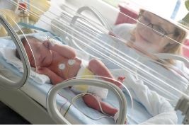 Bebés prematuros: preparan a padres y profesionales de la salud para su alta hospitalaria