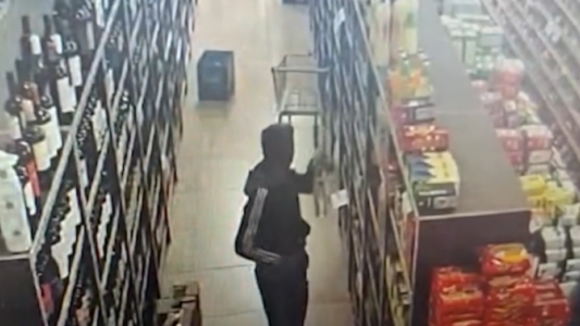 Mechero robó un fernet en un supermercado: al detenerlo descubieron que es un policía