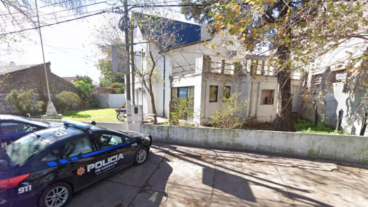 Conmoción en la comisaría 10: tiraron una granada de guerra en el patio de la unidad