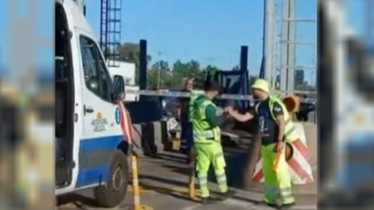 Choque fatal en Panamericana: un auto se incrustó en una cabina de peaje y murió una persona