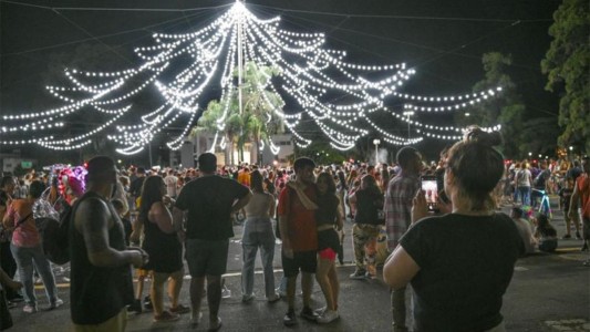 Rosario se prepara para el encendido del árbol navideño