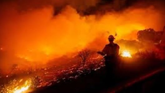 Más de 6.000 personas fueron evacuadas por incendios en California