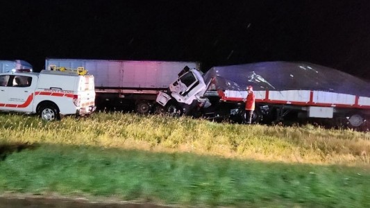 Por la fuerte tormenta del jueves a la noche, un choque múltiple dejó un muerto en la autopista Rosario-Córdoba