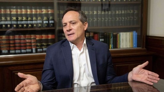 Exigen la "inmediata renuncia" de Camau Espínola a su banca en el Senado por "vender su voto"