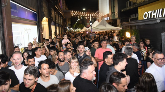 La última Noche de las Peatonales del año convocó a más de 175.000 rosarinos