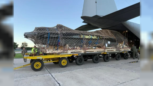 Llegó el fuselaje del primer avión F-16 para la Fuerza Aérea Argentina