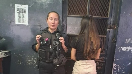 Detuvieron a la joven que dejó morir a su perro encerrado en un auto