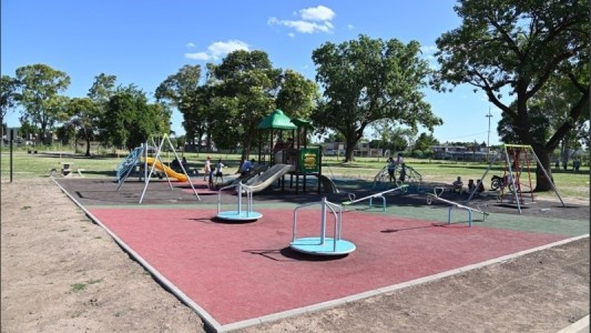 Reinauguraron el espacio verde de Rouillón y Riobamba