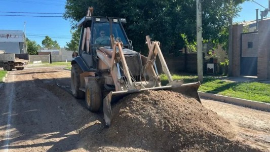 Roldán firmó un convenio por más de 160 millones de pesos para obras de pavimento