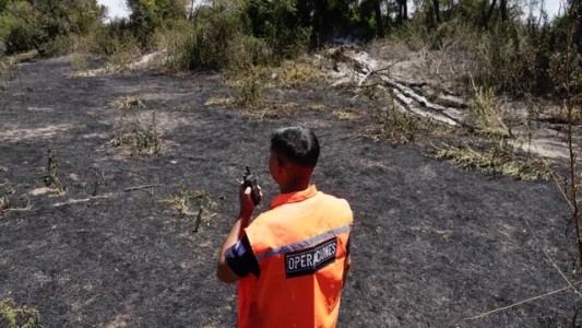 Incendios: trasladaron a un brigadista al Eva Perón mientras siguen las tareas en la isla