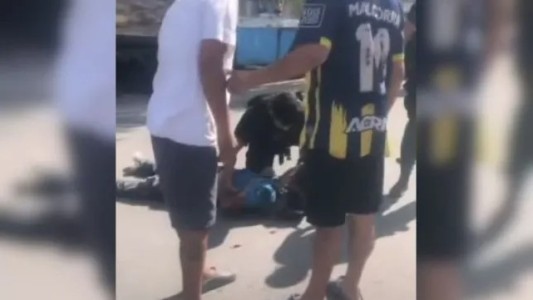 Un patrullero atropelló a un ciclista en un operativo por una moto robada