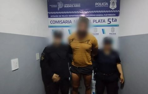 Un turista "pisteó" en pleno Mar del Plata, chocó un patrullero y quedó detenido