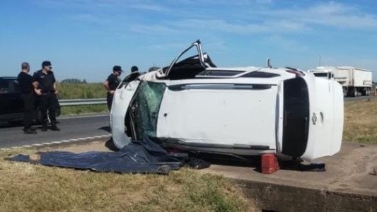 Accidente en la autopista Rosario-Santa Fe: un auto volcó y dejó una víctima fatal