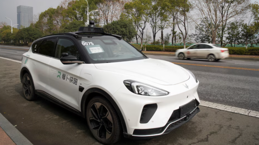 Estados Unidos prohíbe vehículos conectados que incluyan tecnología china o rusa